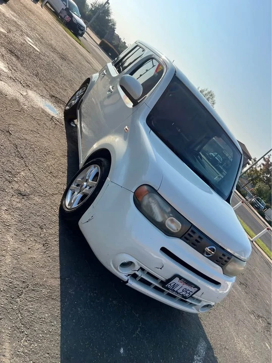 2010 Nissan Cube - Image 2 of 8