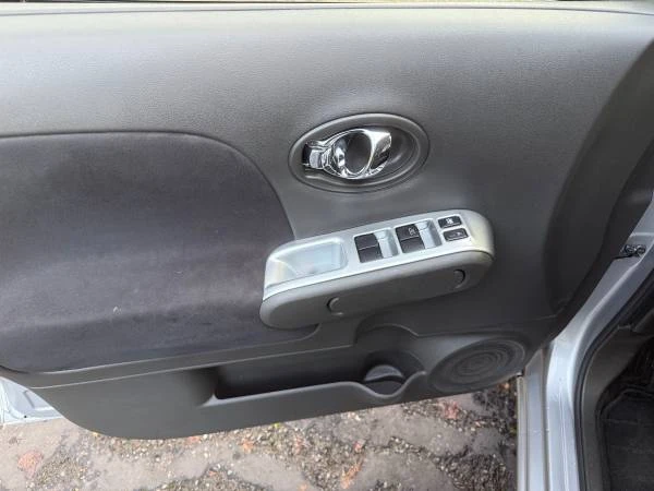 2010 Nissan Cube - Image 10 of 16