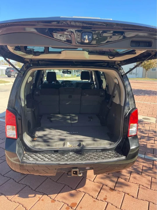 2010 Nissan Pathfinder 3rd Gen - Image 10 of 16