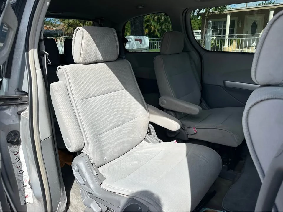 2010 Nissan Quest - Image 5 of 9