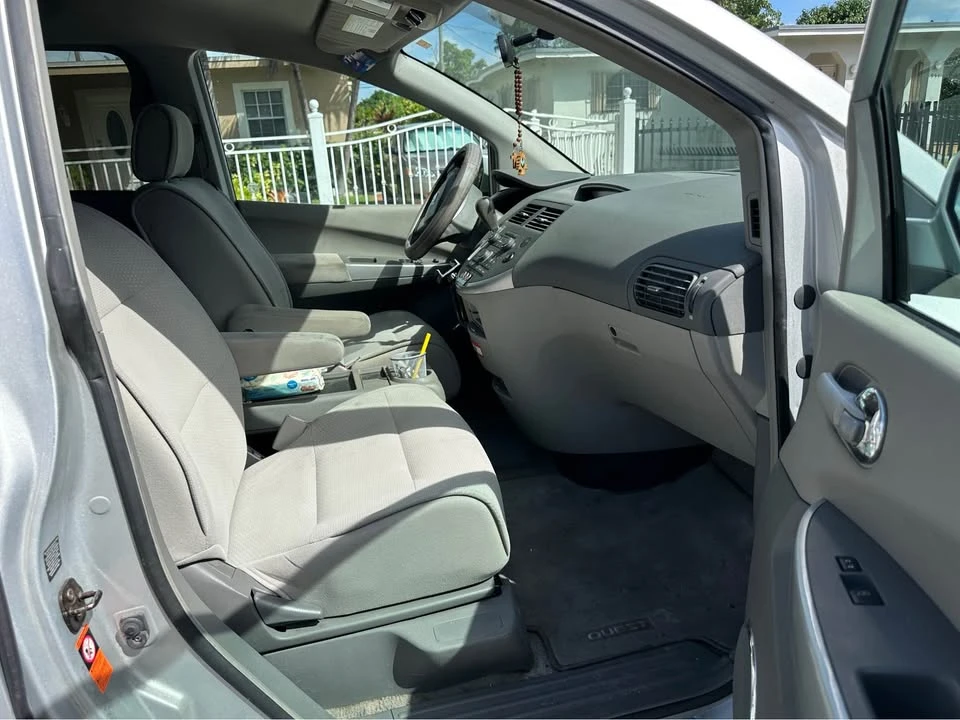 2010 Nissan Quest - Image 6 of 9
