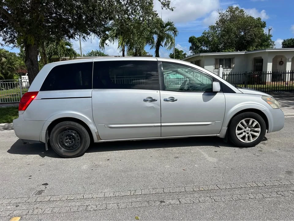2010 Nissan Quest - Image 8 of 9