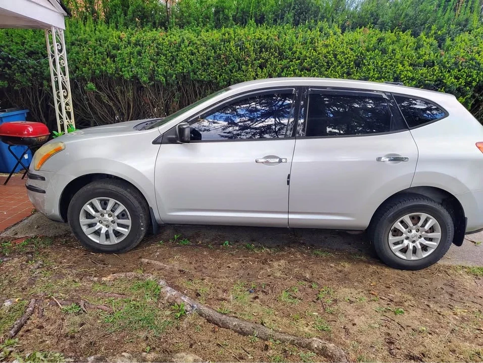 2010 Nissan Rogue - Image 2 of 6