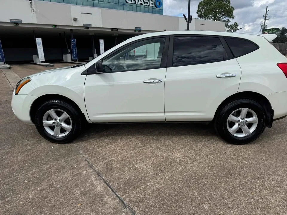 2010 Nissan Rogue - Image 4 of 10