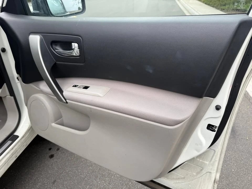 2010 Nissan Rogue - Image 10 of 12