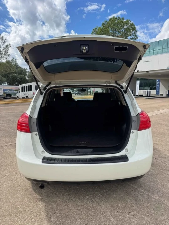 2010 Nissan Rogue - Image 2 of 10