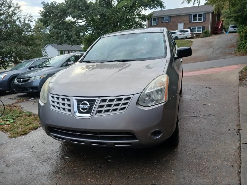 2010 Nissan Rogue - Image 2 of 12