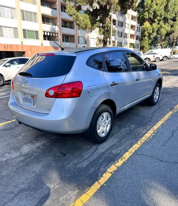 2010 Nissan Rogue - Image 2 of 9