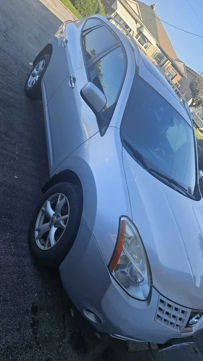 2010 Nissan Rogue - Image 2 of 7