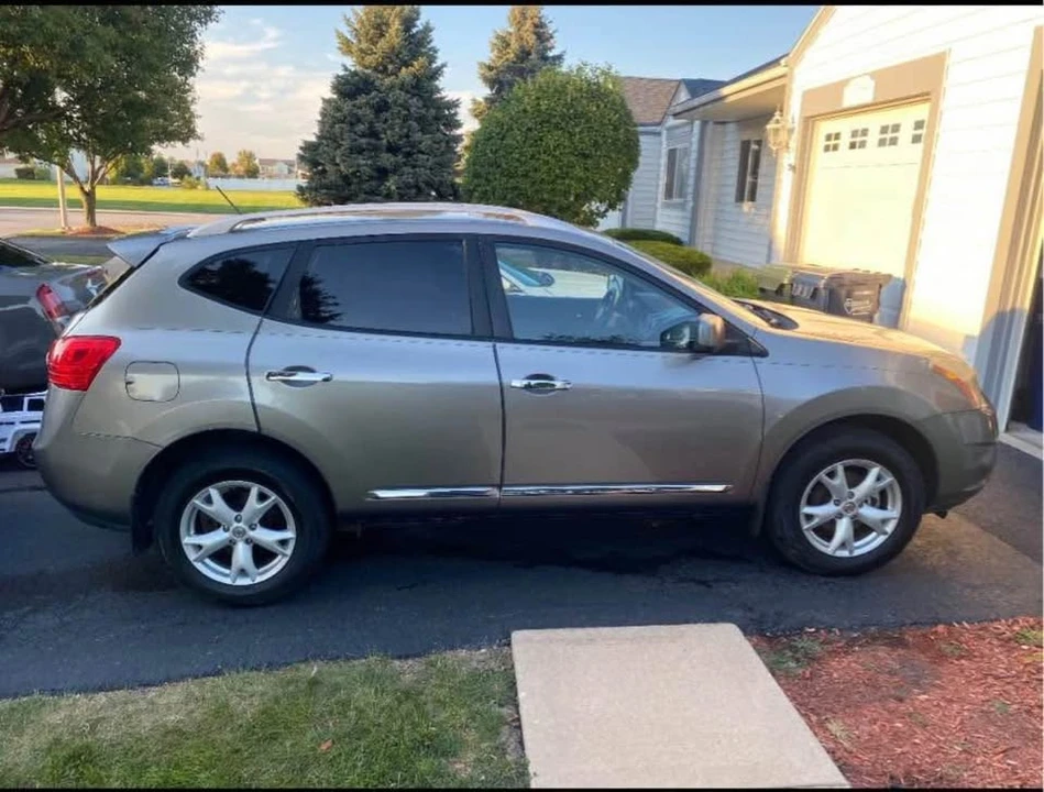 2010 Nissan Rogue - Image 2 of 7