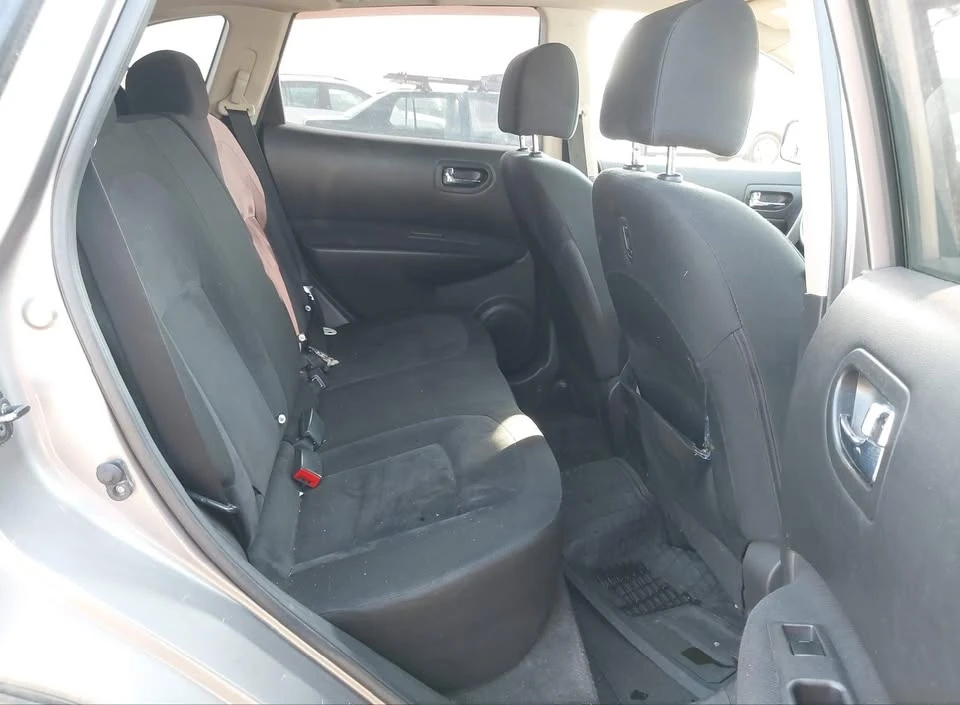 2010 Nissan Rogue - Image 5 of 9