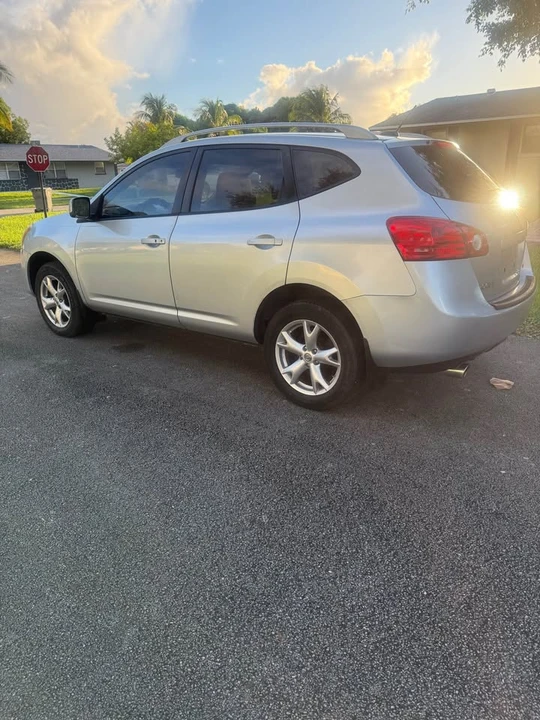 2010 Nissan Rogue - Image 3 of 10