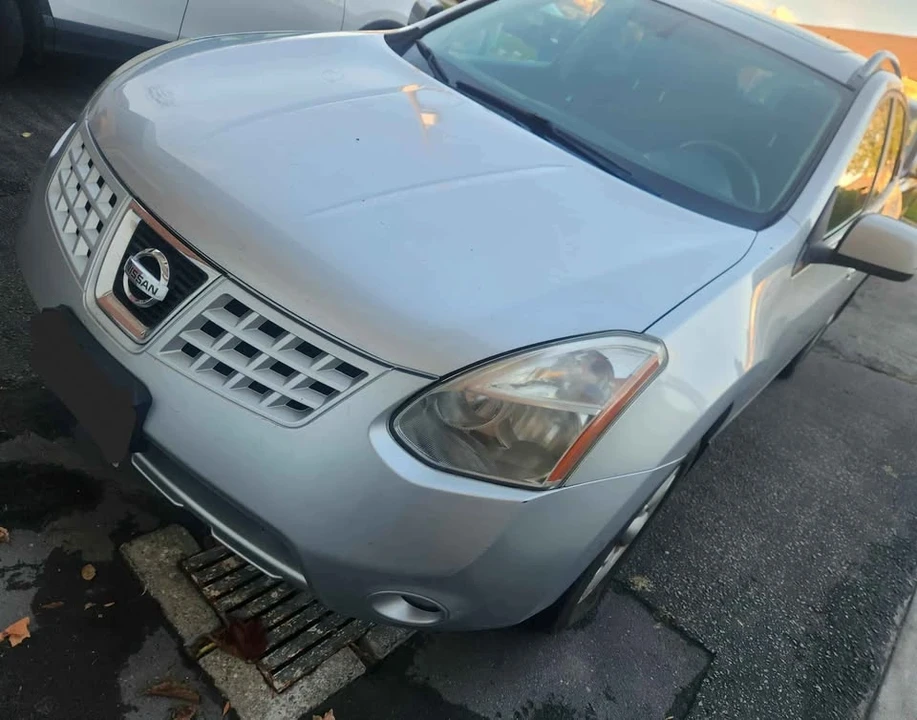 2010 Nissan Rogue - Image 2 of 11