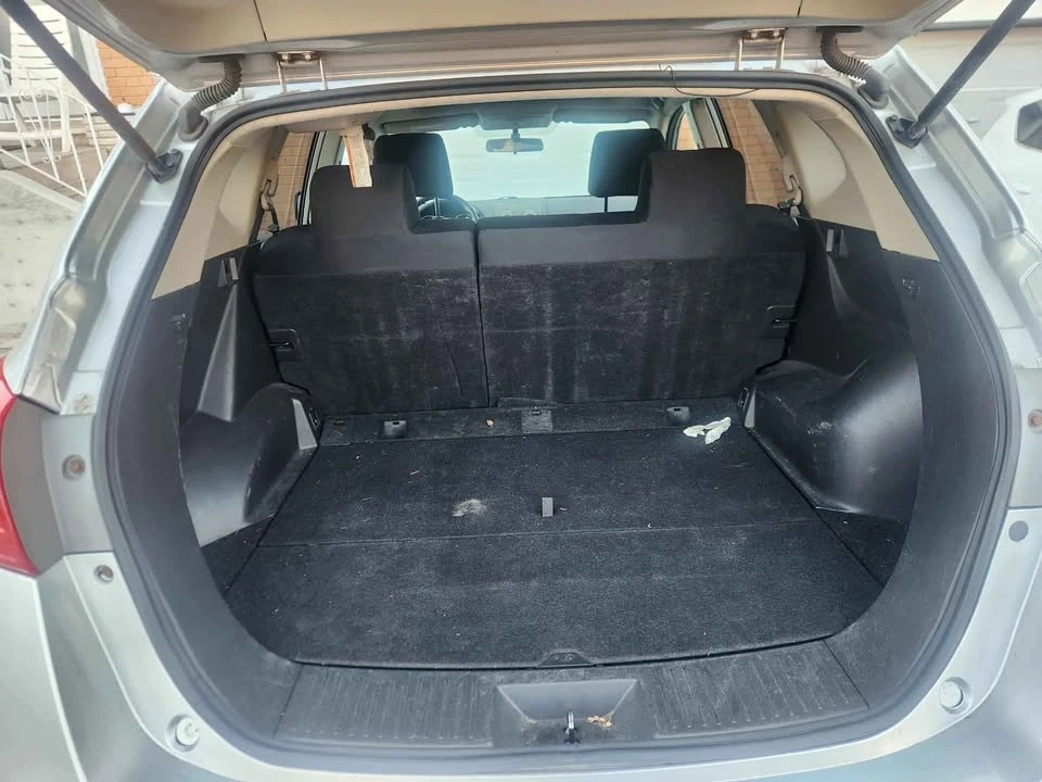2010 Nissan Rogue - Image 7 of 11