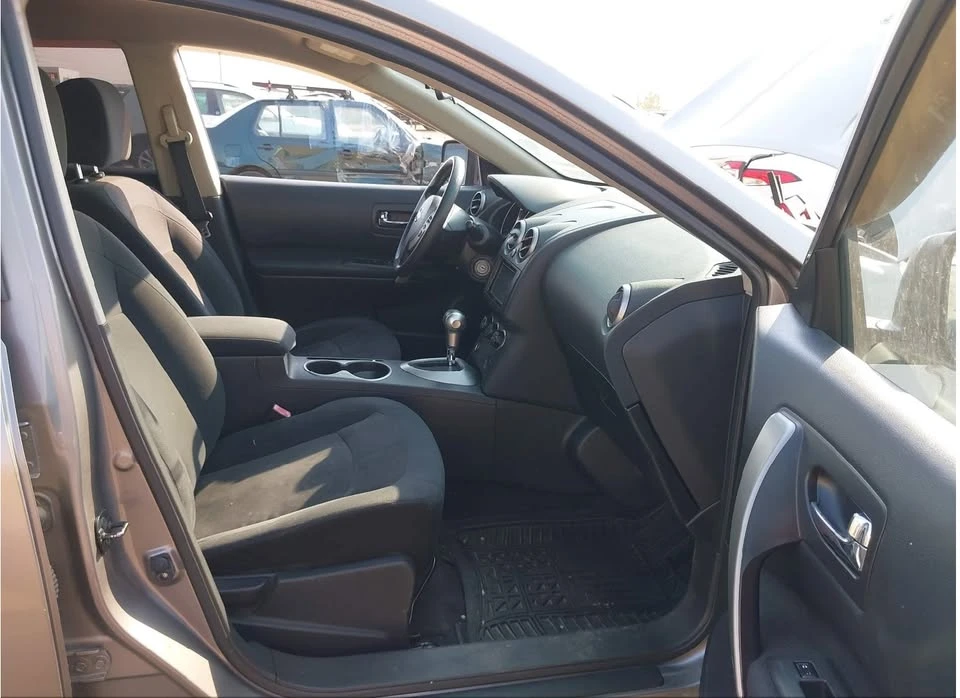 2010 Nissan Rogue - Image 7 of 9