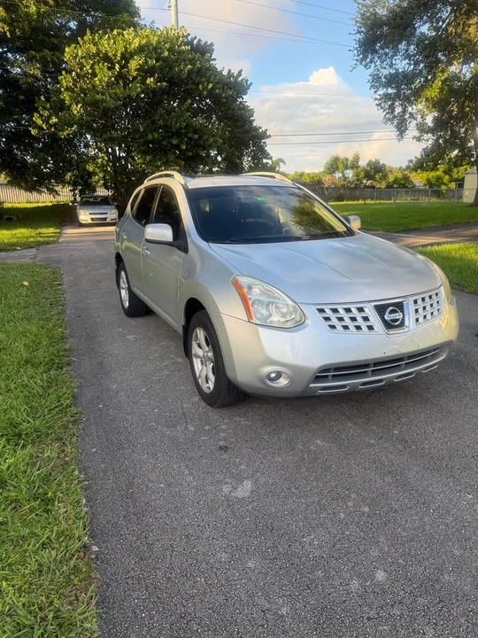 2010 Nissan Rogue - Image 2 of 10
