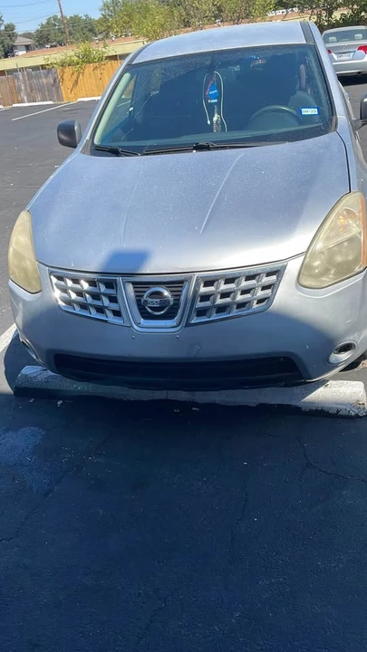 2010 Nissan Rogue - Image 2 of 2