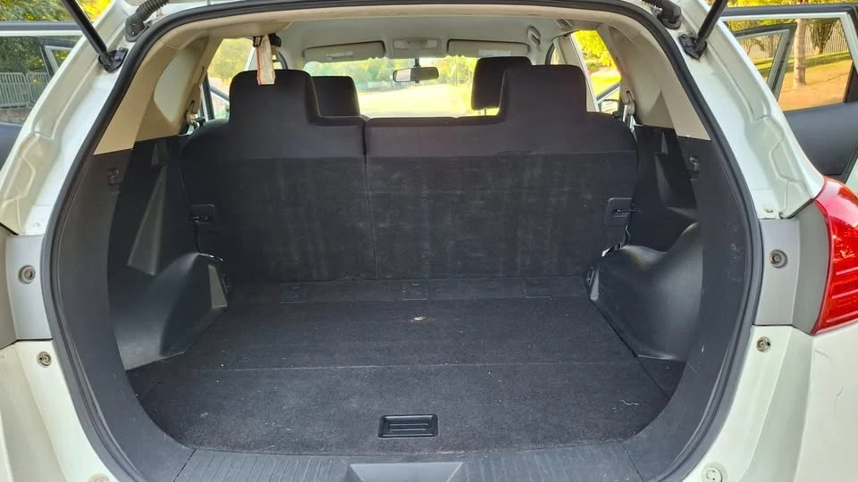 2010 Nissan Rogue - Image 5 of 9