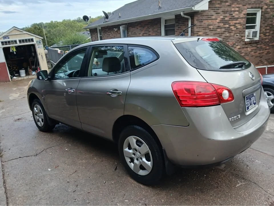 2010 Nissan Rogue - Image 6 of 11