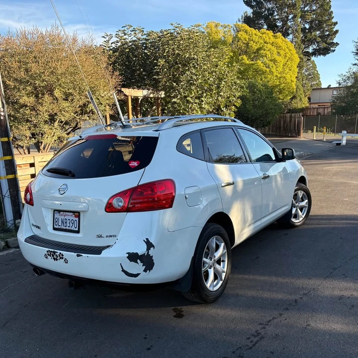 2010 Nissan Rogue - Image 3 of 3