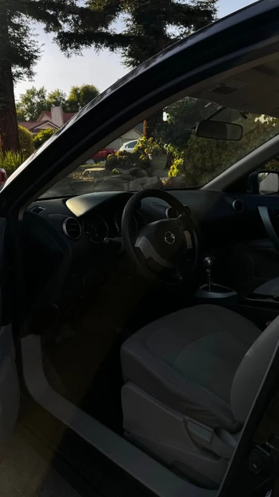 2010 Nissan Rogue - Image 3 of 5