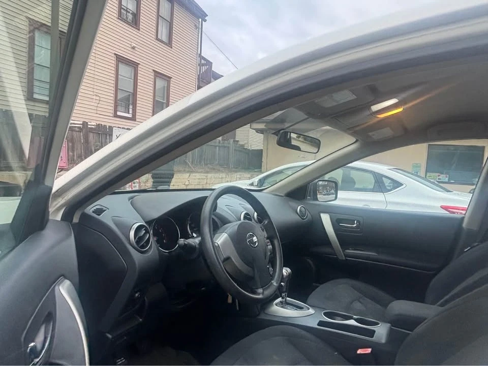 2010 Nissan Rogue - Image 11 of 15