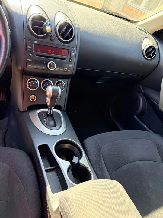 2010 Nissan Rogue - Image 6 of 8