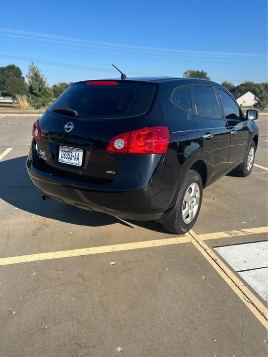 2010 Nissan Rogue - Image 2 of 10