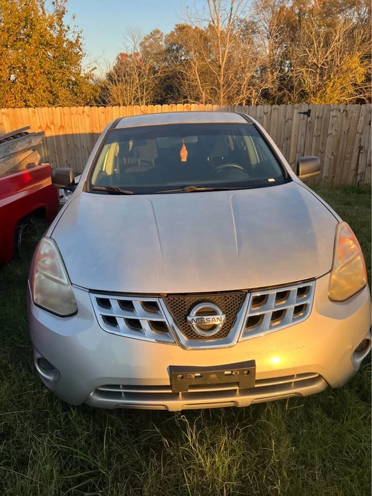 2010 Nissan Rogue - Image 2 of 7