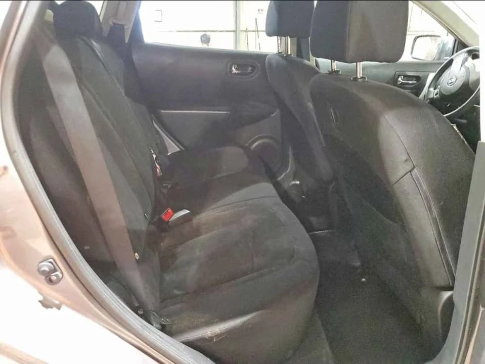 2010 Nissan Rogue - Image 11 of 12