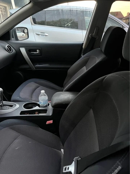 2010 Nissan Rogue - Image 7 of 8