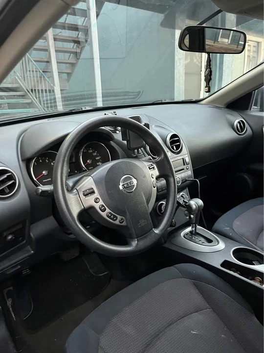 2010 Nissan Rogue - Image 6 of 8
