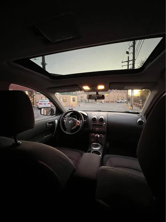 2010 Nissan Rogue - Image 11 of 12