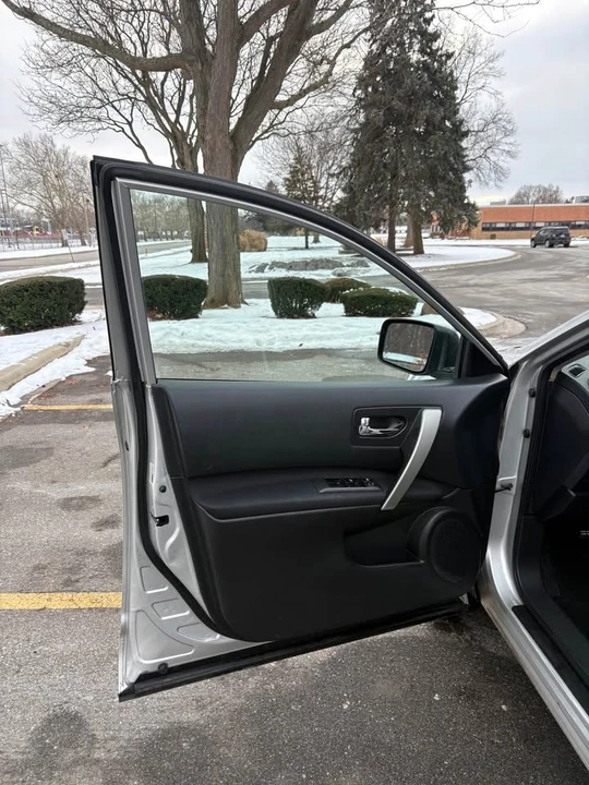 2010 Nissan Rogue - Image 11 of 18