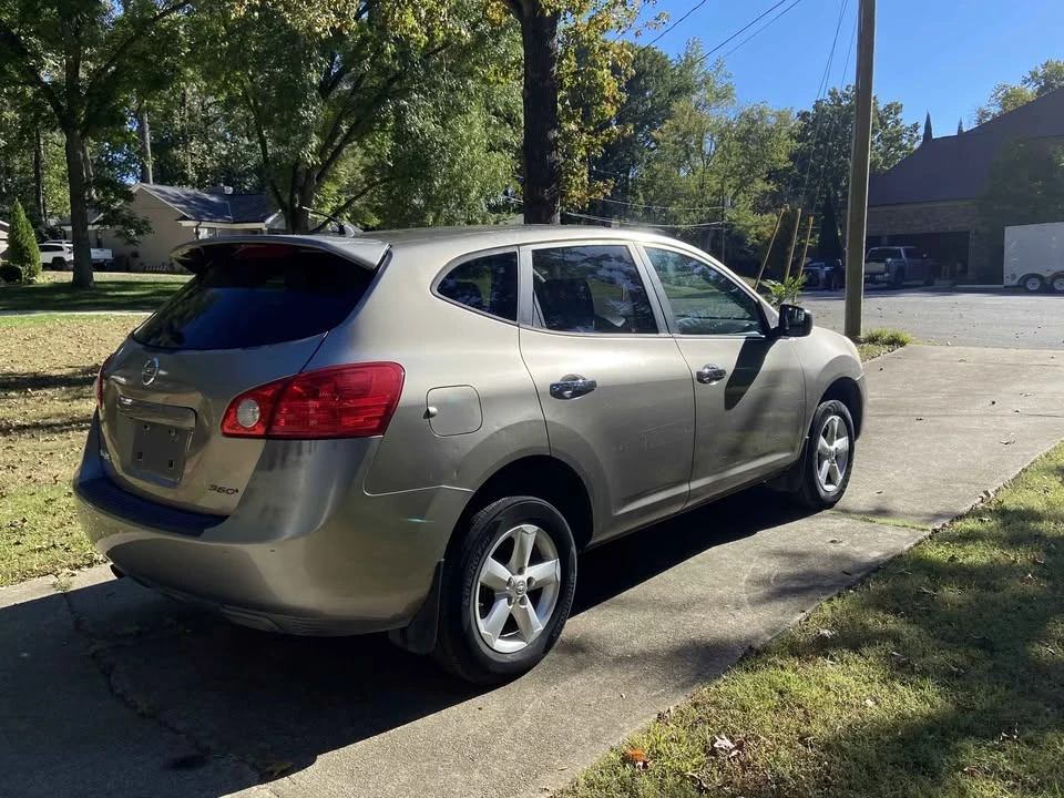 2010 Nissan Rogue - Image 2 of 10
