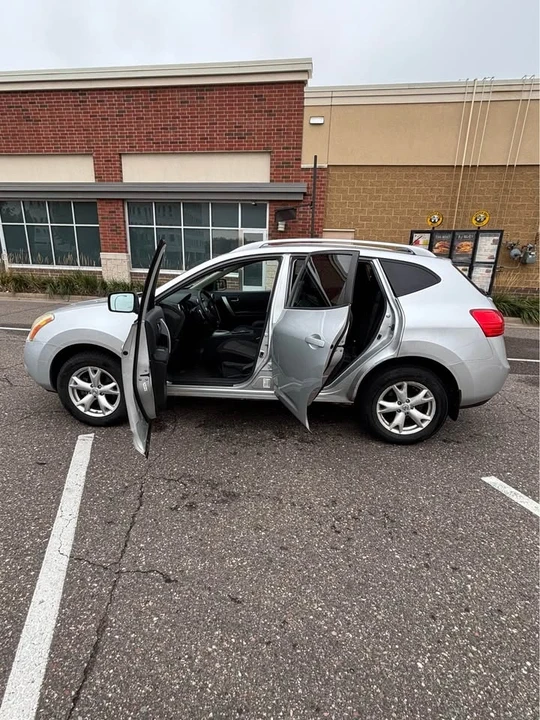 2010 Nissan Rogue - Image 17 of 18