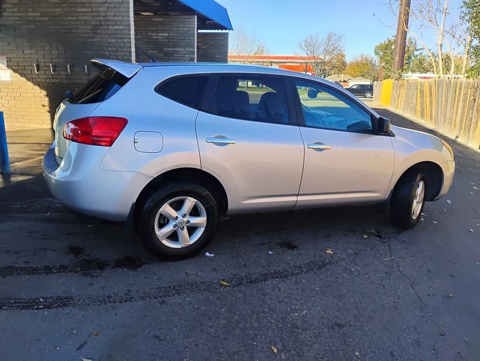 2010 Nissan Rogue - Image 6 of 12