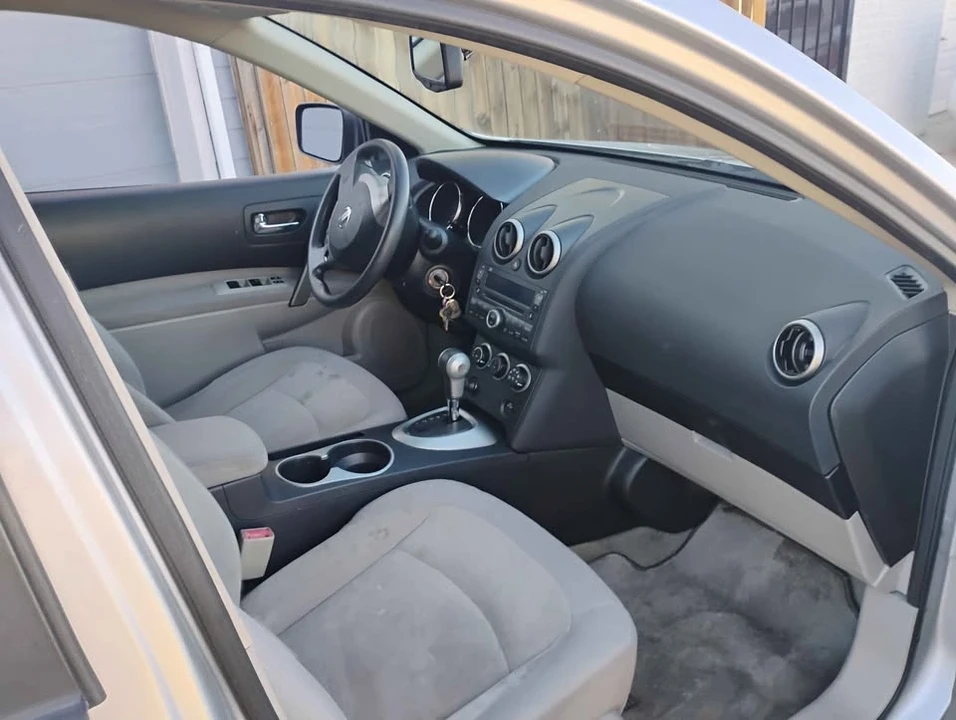 2010 Nissan Rogue - Image 9 of 12