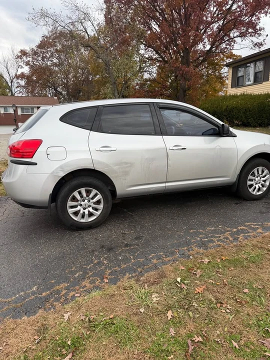 2010 Nissan Rogue - Image 4 of 8