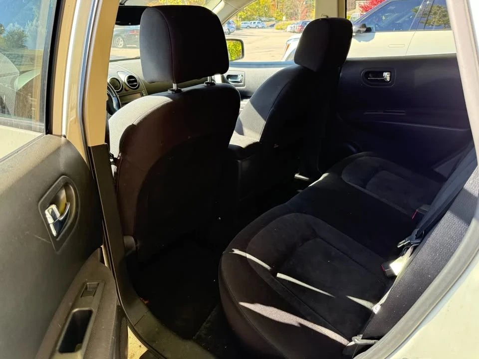2010 Nissan Rogue - Image 5 of 6