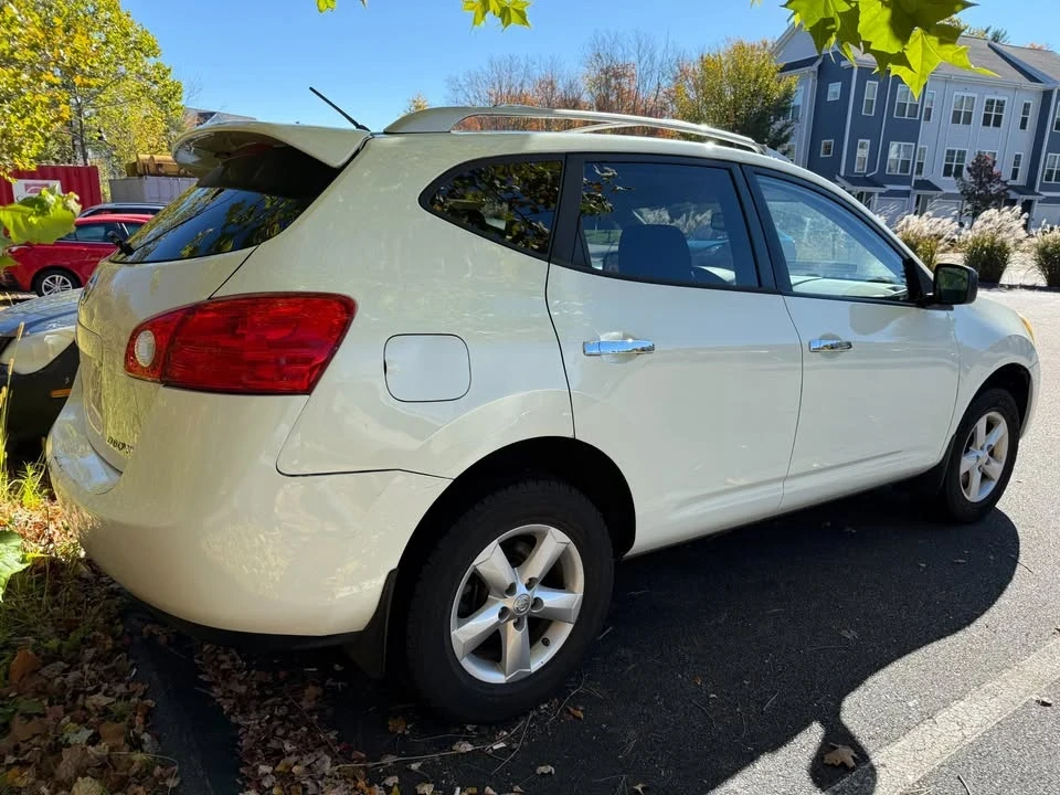 2010 Nissan Rogue - Image 3 of 6