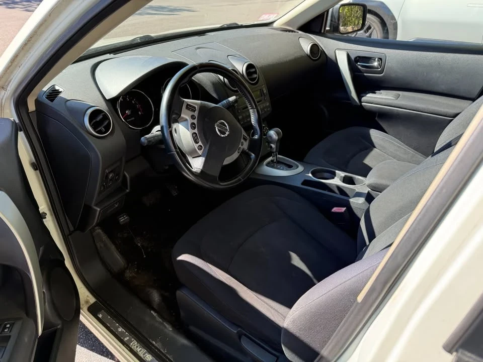 2010 Nissan Rogue - Image 4 of 6