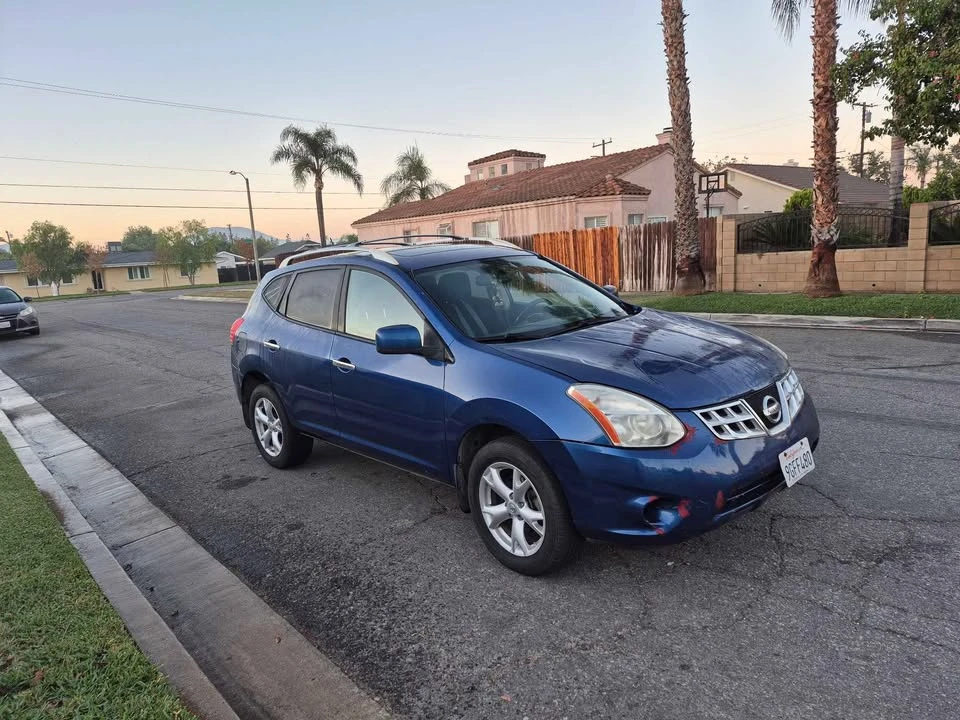 2010 Nissan Rogue - Image 3 of 9