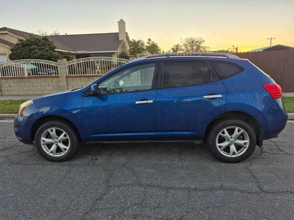 2010 Nissan Rogue - Image 5 of 9