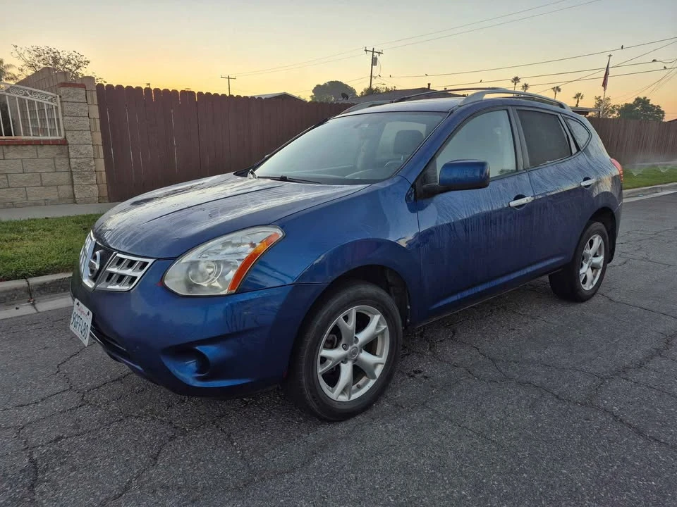 2010 Nissan Rogue - Image 2 of 9