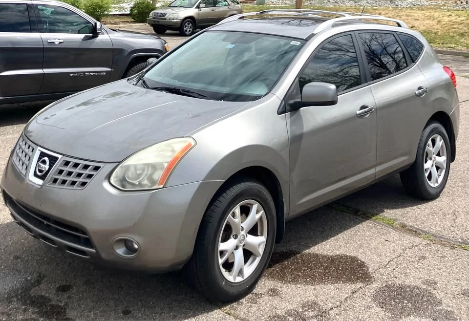 2010 Nissan Rogue - Image 2 of 8