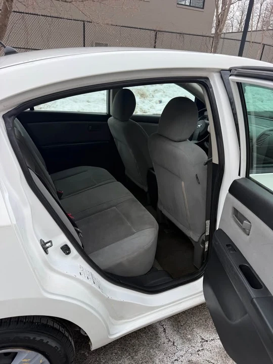 2010 Nissan Sentra 6th Gen - Image 6 of 11