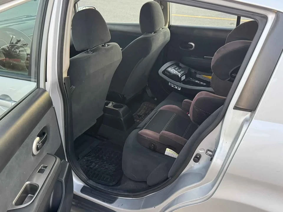 2010 Nissan Versa - Image 8 of 8