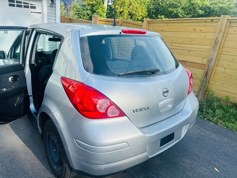2010 Nissan Versa - Image 8 of 13