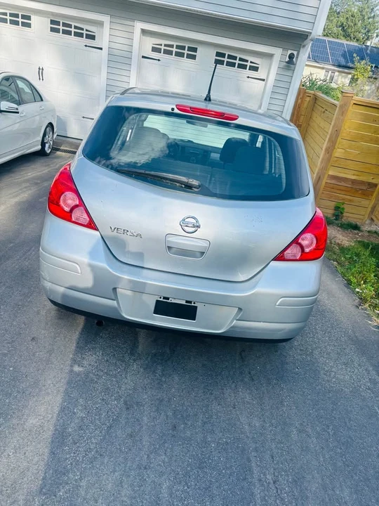 2010 Nissan Versa - Image 6 of 13